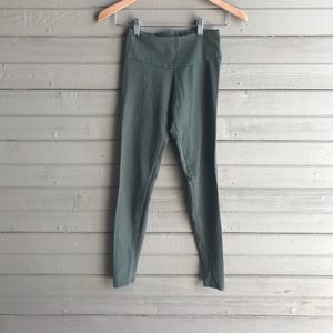 Women’s climbing or yoga pants